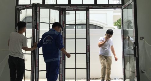 Cách đóng mở cửa nhôm Xingfa 4 cánh mở xếp gấp đúng nhất