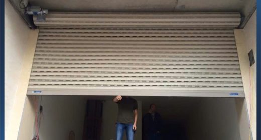 Cửa cuốn Austdoor cho nhà phố – An toàn và thẩm mỹ