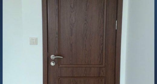 Nên lắp cửa gỗ Huge hay cửa nhựa giả gỗ?