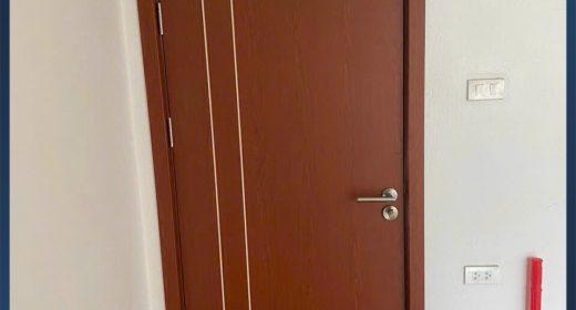 So sánh cửa gỗ Austdoor và cửa nhựa giả gỗ